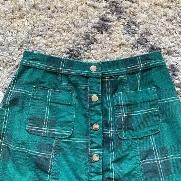 Urban Outfitters Green Plaid Mini Skirt - Picture 2 of 3